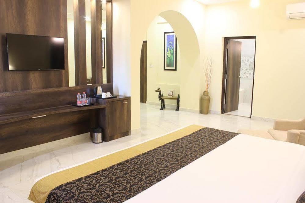 Mewargarh Udaipur By Red Lion S Hotel Eksteriør billede